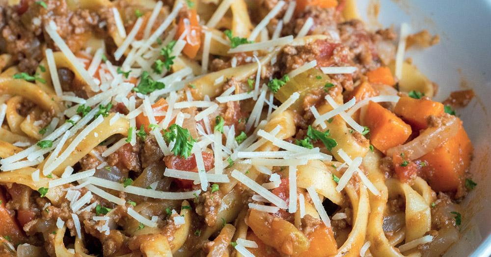 One‑pot bolognese pasta with beef, parmesan, fresh basil, rich tomato sauce, pasta