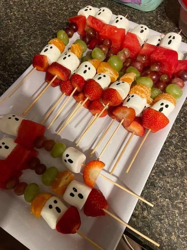Skewers with grapes and marshmallows shaped like ghosts with chocolate eyes.