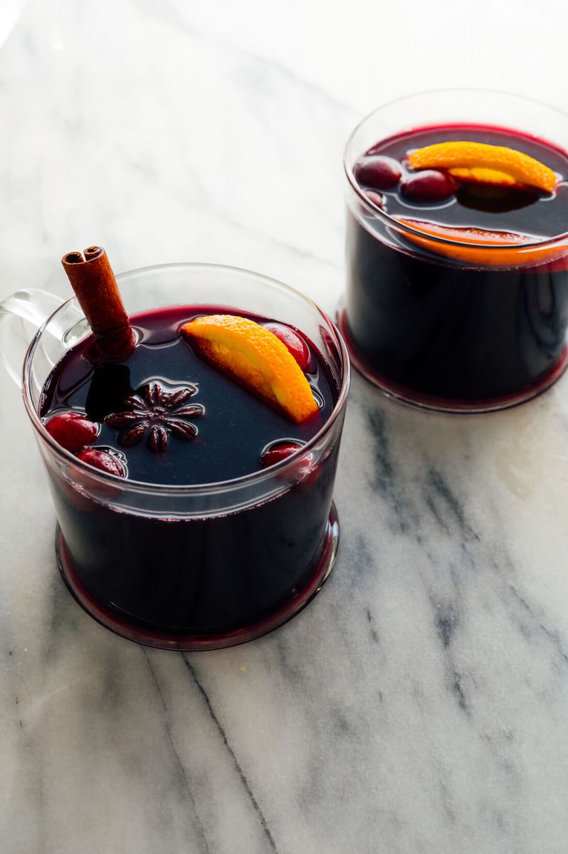 Hearthside classic red mulled wine in a glass mug with orange slices and cloves